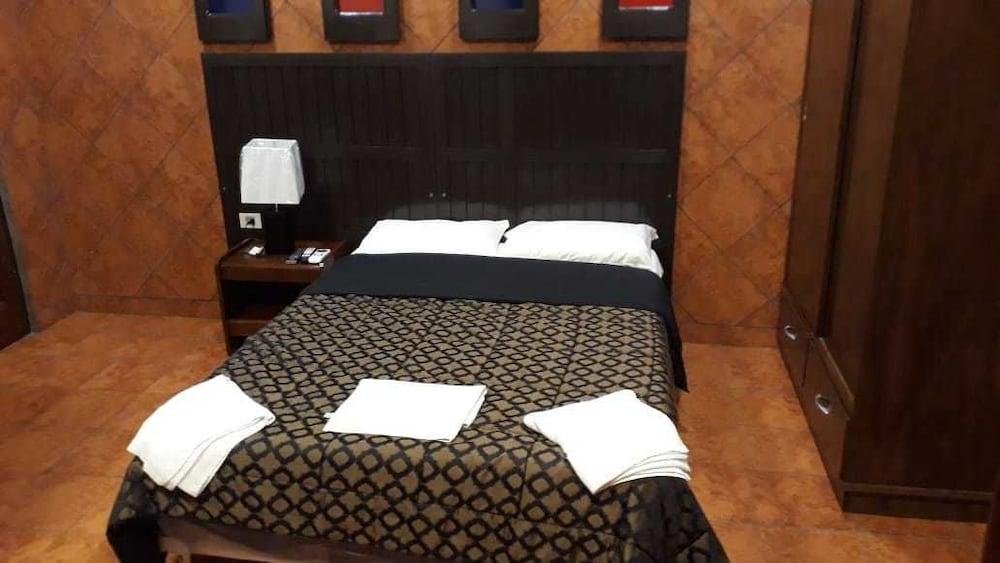 Residencia Leones De Castilla Asuncion Bagian luar foto