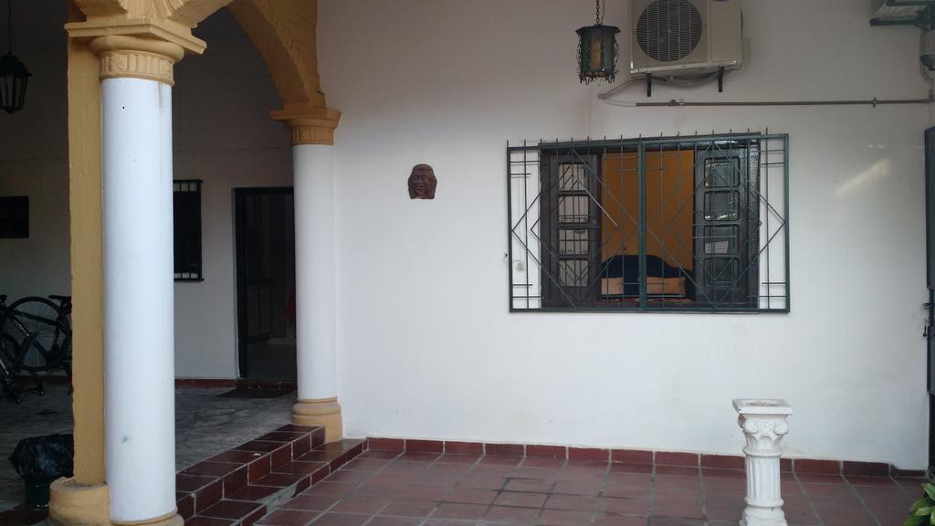 Residencia Leones De Castilla Asuncion Bagian luar foto