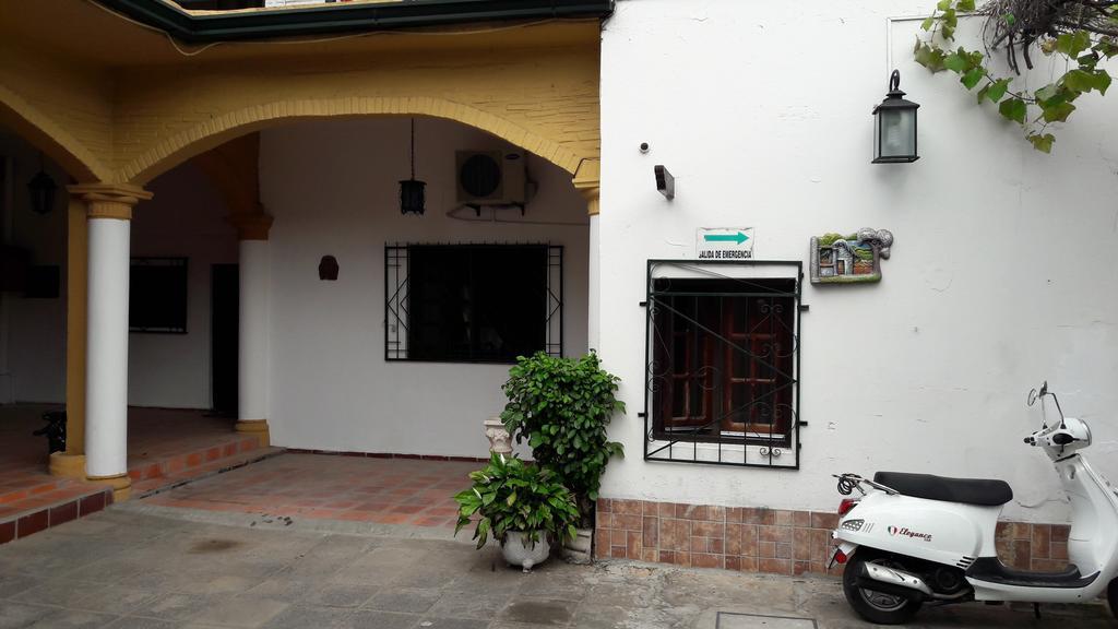 Residencia Leones De Castilla Asuncion Bagian luar foto