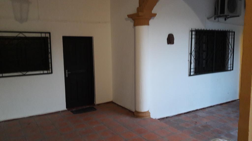 Residencia Leones De Castilla Asuncion Bagian luar foto
