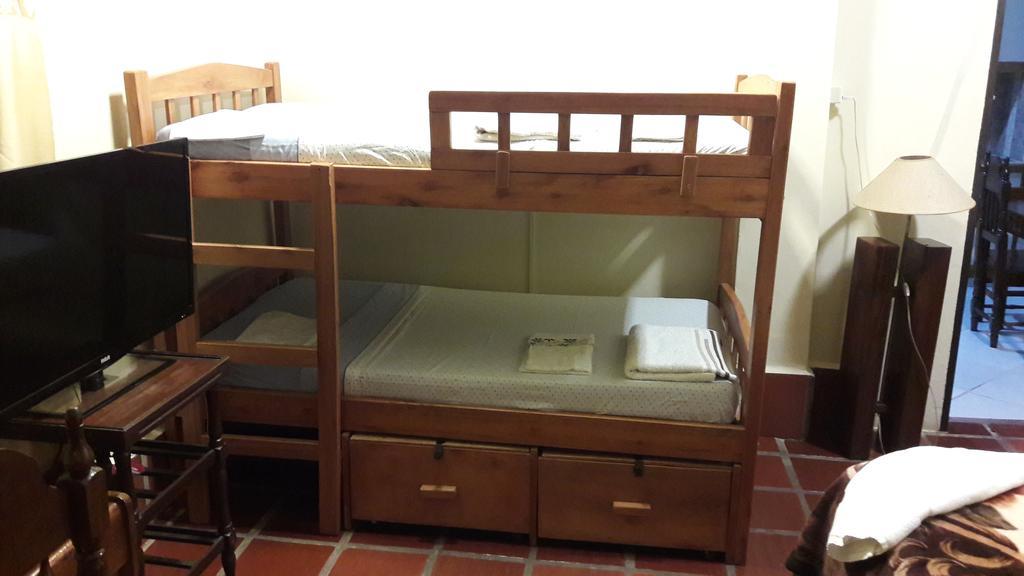 Residencia Leones De Castilla Asuncion Bagian luar foto