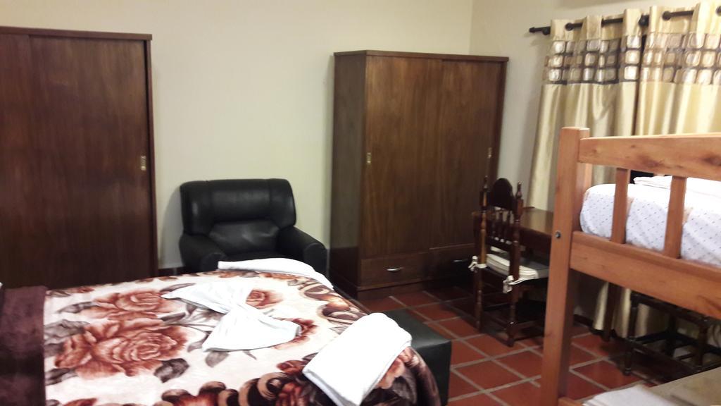 Residencia Leones De Castilla Asuncion Bagian luar foto