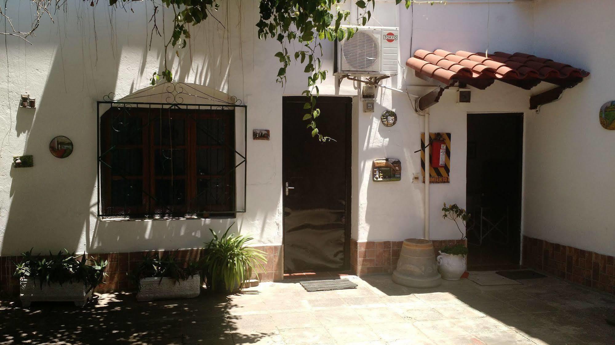Residencia Leones De Castilla Asuncion Bagian luar foto