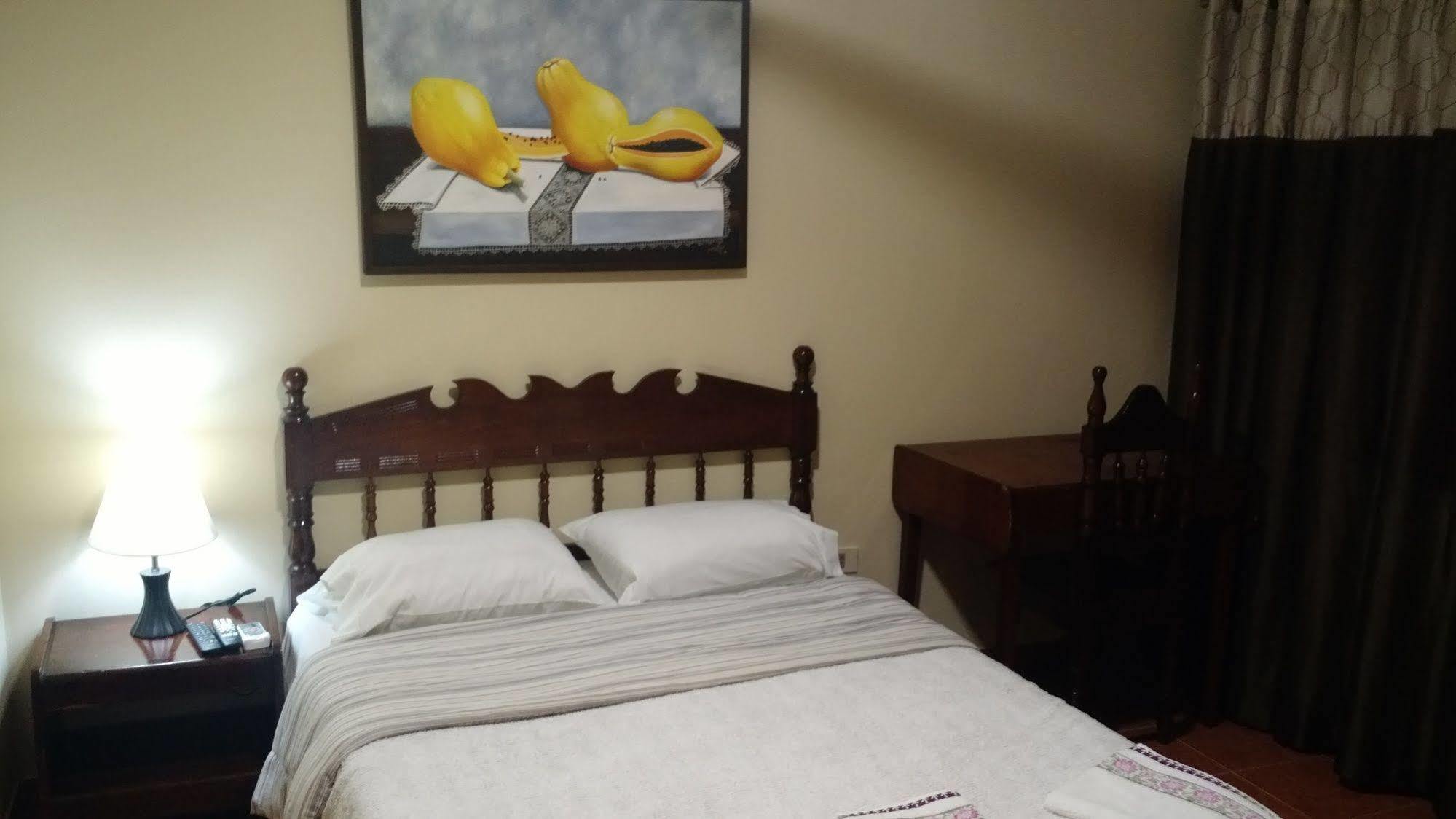 Residencia Leones De Castilla Asuncion Bagian luar foto