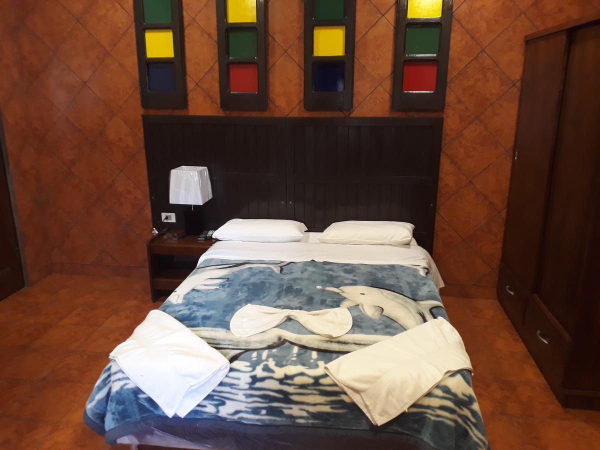 Residencia Leones De Castilla Asuncion Bagian luar foto
