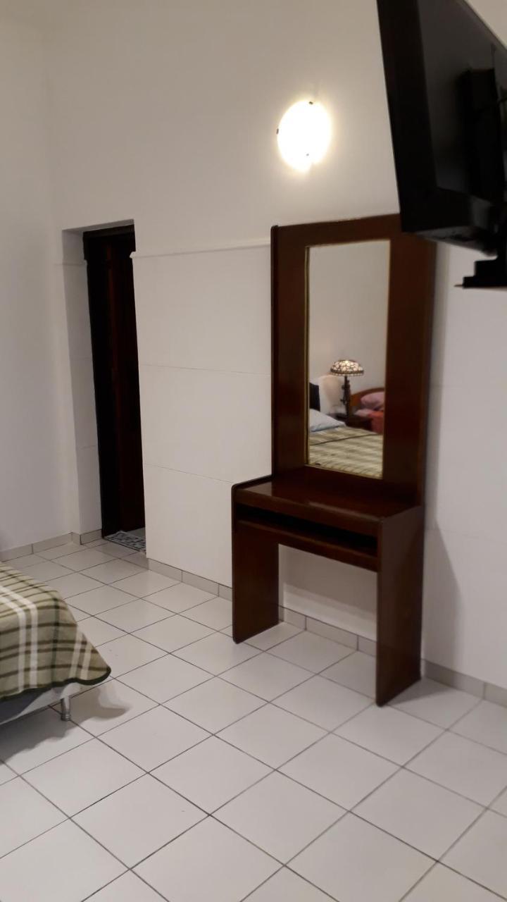 Residencia Leones De Castilla Asuncion Bagian luar foto