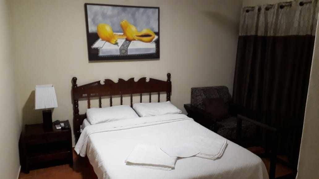 Residencia Leones De Castilla Asuncion Bagian luar foto